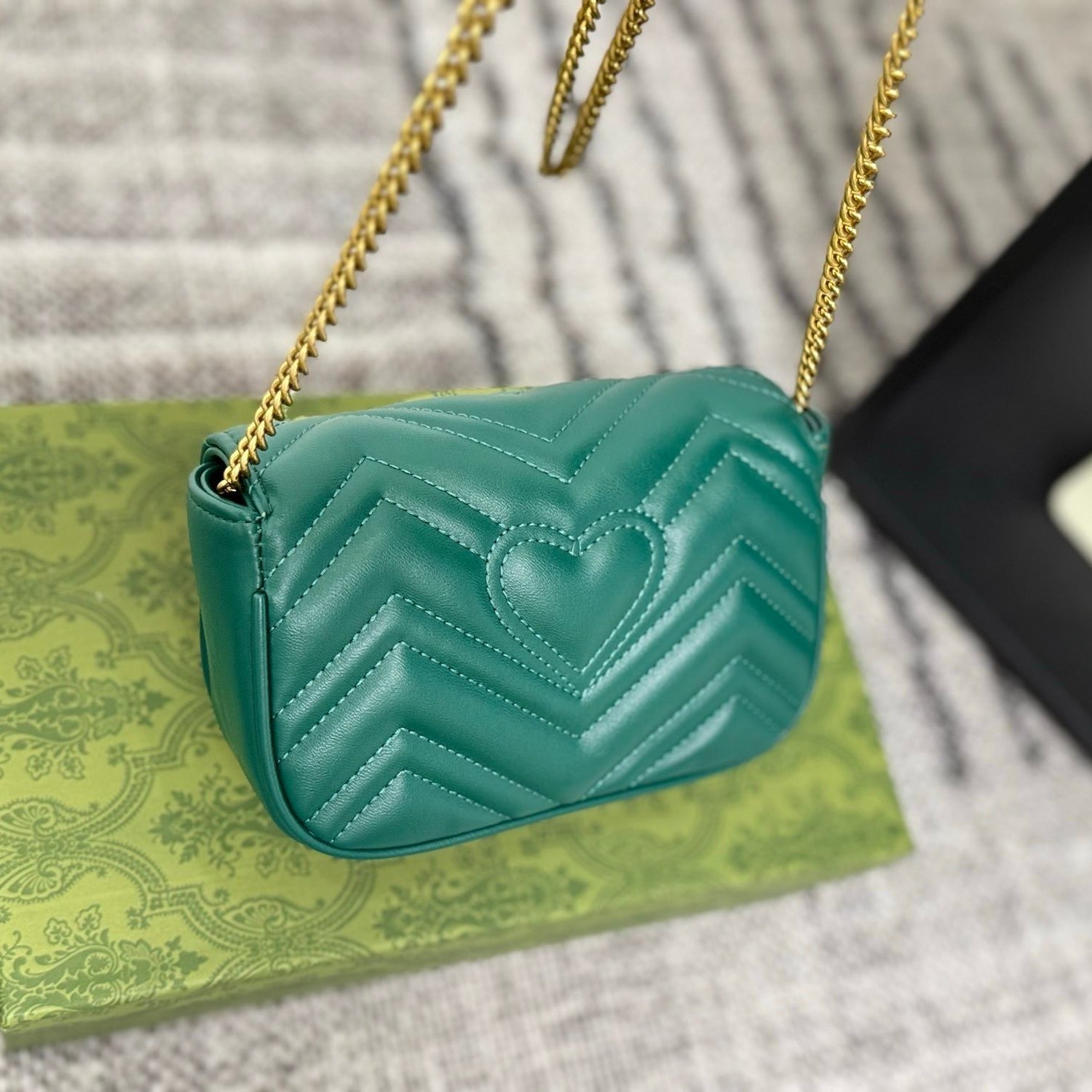 تشيتشي جي جي مارمونت جي جي مارمونت