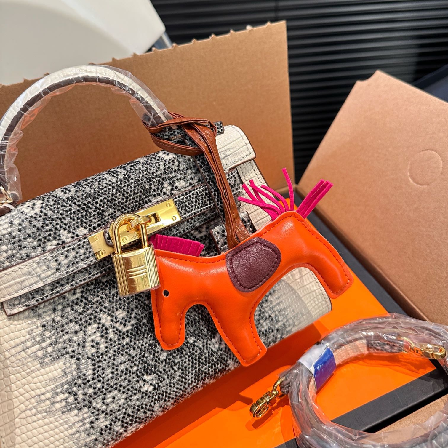 حقيبة هيرمس مصنوعة من جلد السحلية للنساء مصنوعة من نسيج كيلي