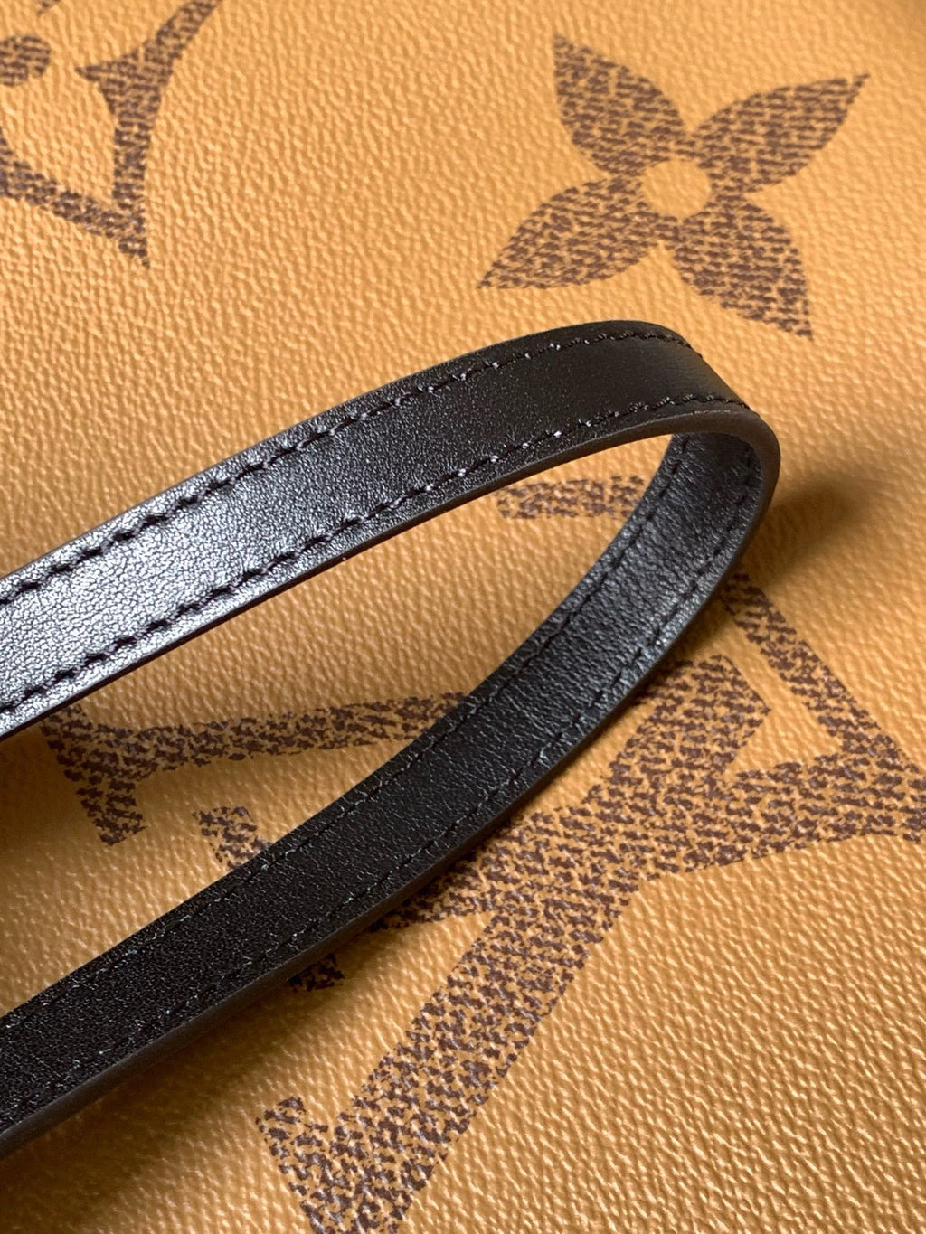 شنطة بقياسين لويس فيتون مونوغرام