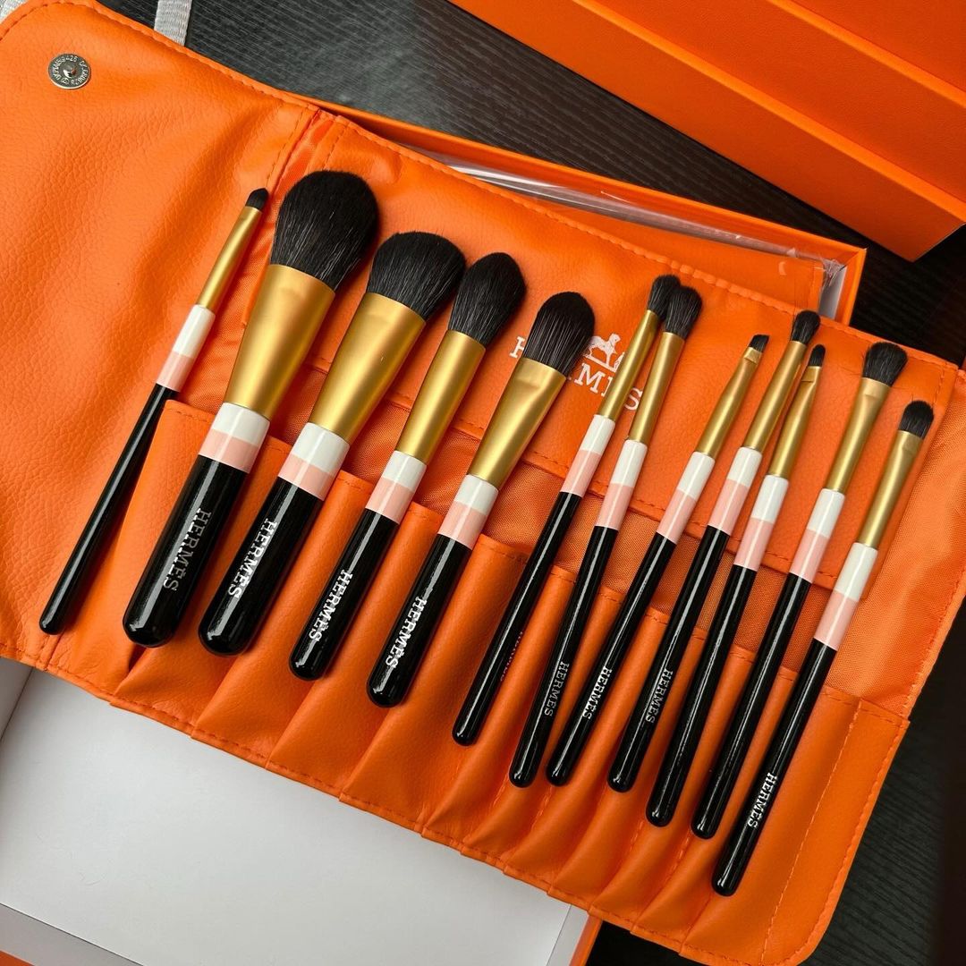 طقم فراش مكايج هيرمز