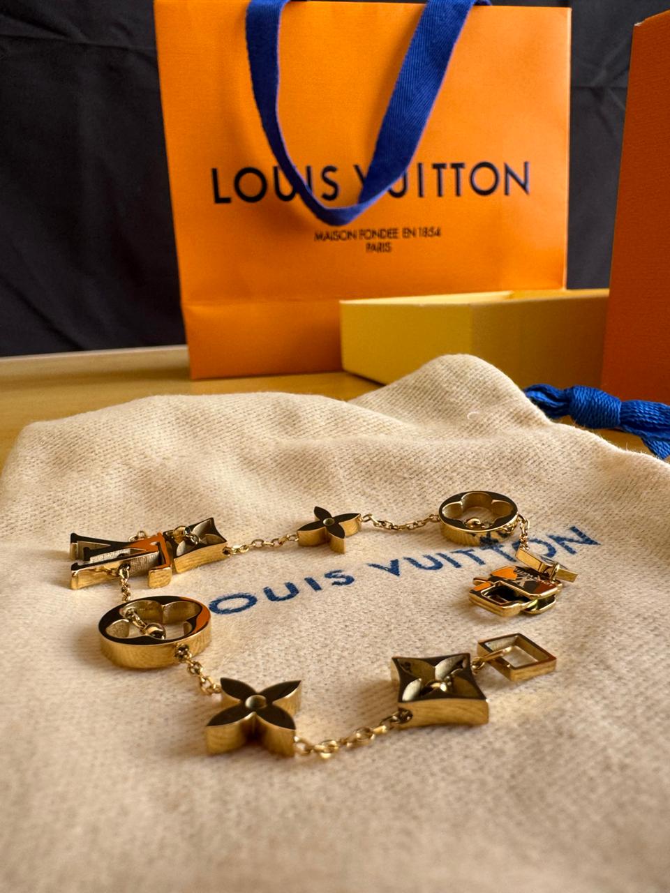 سوار لويس فتون