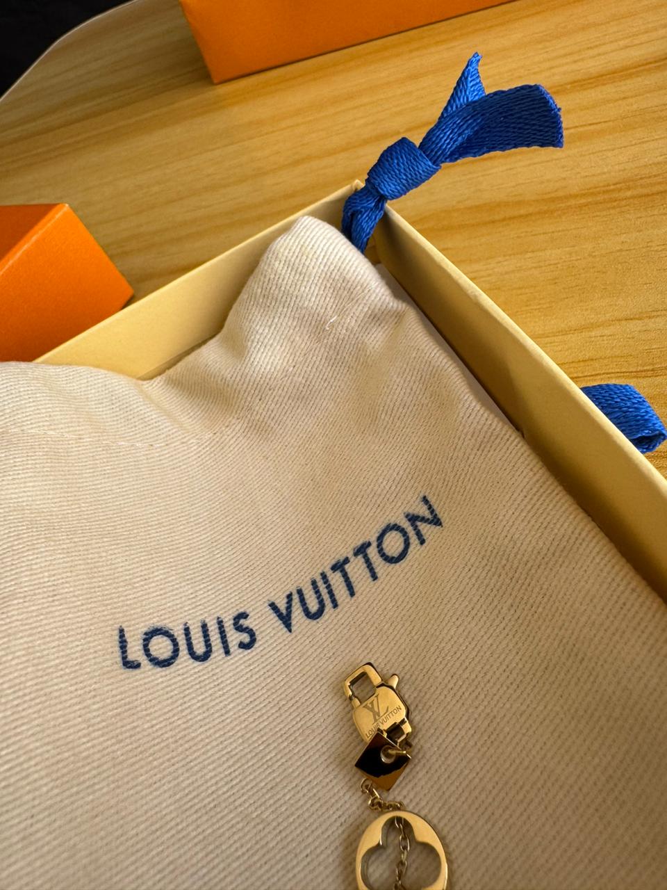 سوار لويس فتون