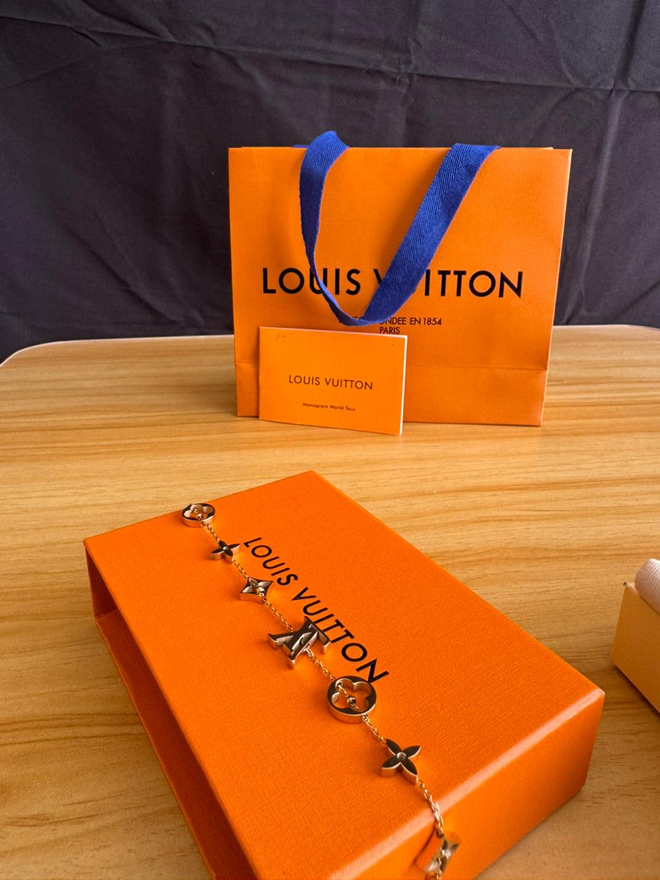 سوار لويس فتون