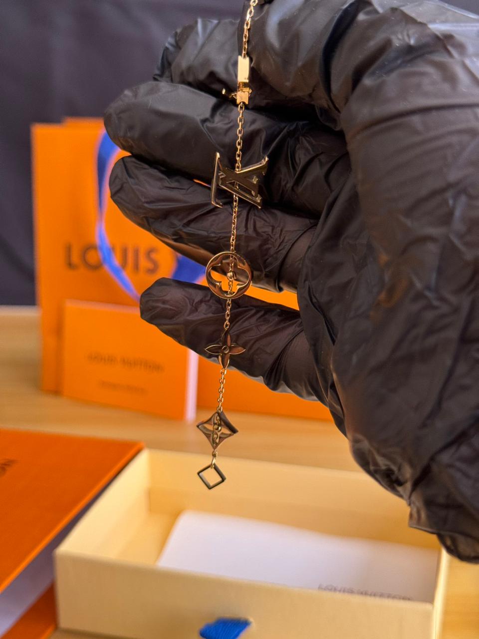 سوار لويس فتون