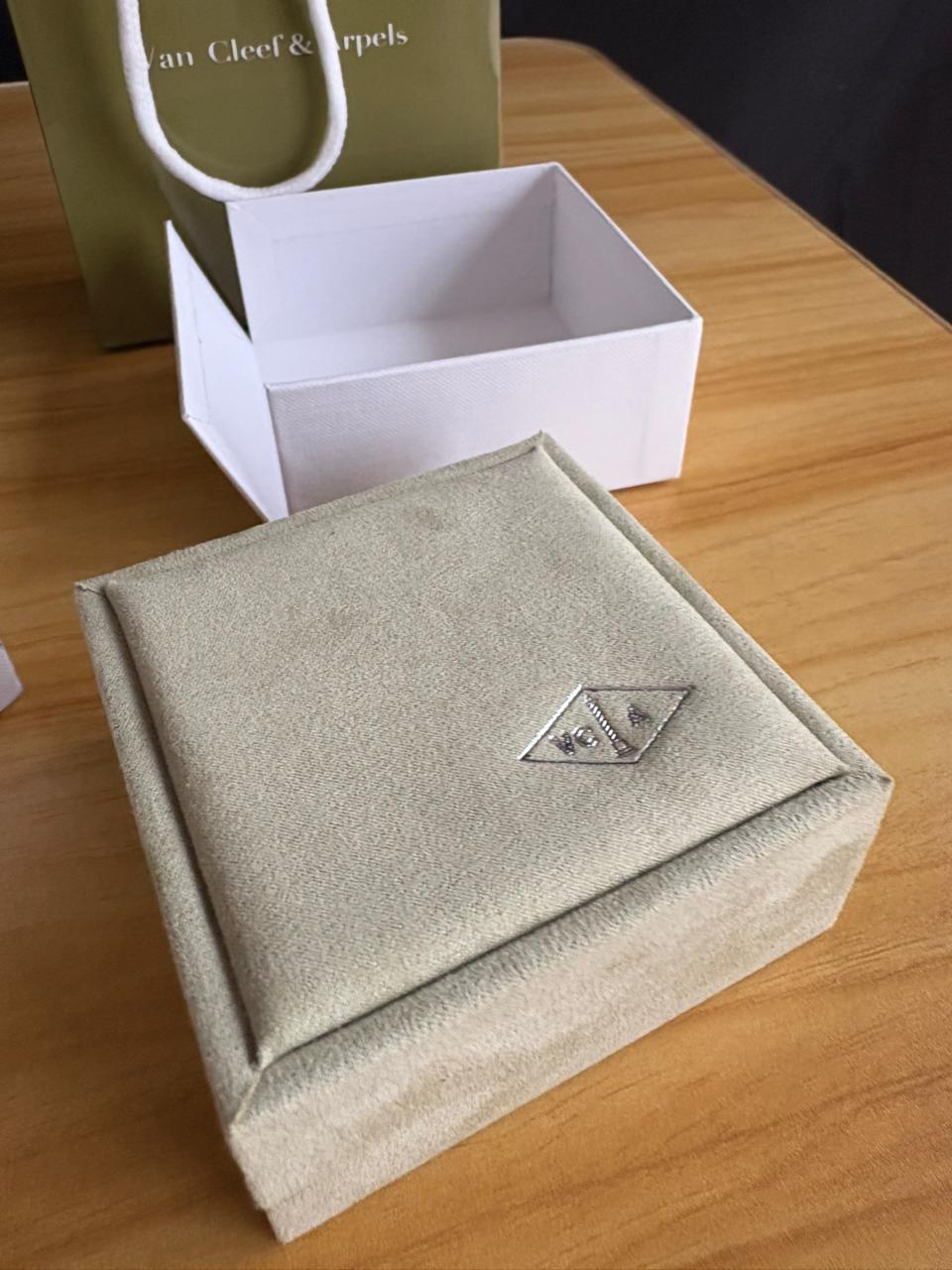 سوار فان كليف أند آربلز فينتدج ألامبرا