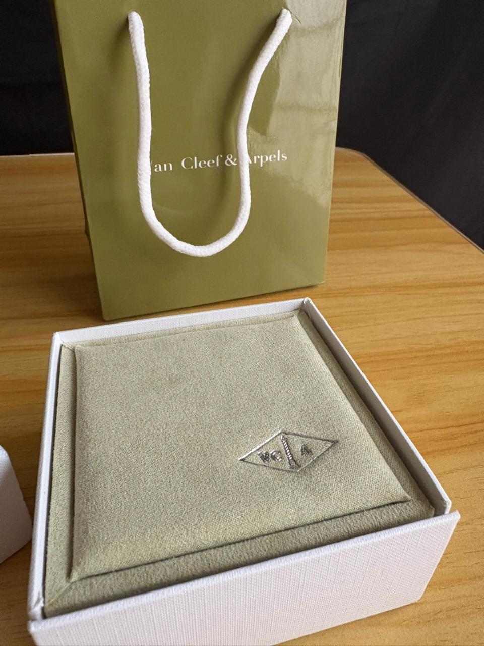 سوار فان كليف أند آربلز فينتدج ألامبرا