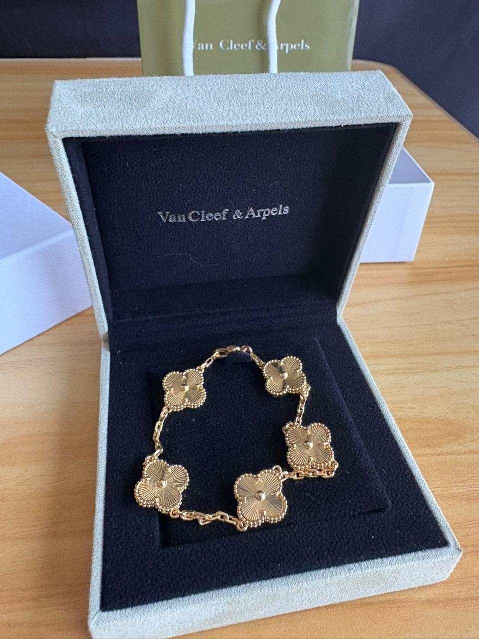 سوار فان كليف أند آربلز فينتدج ألامبرا