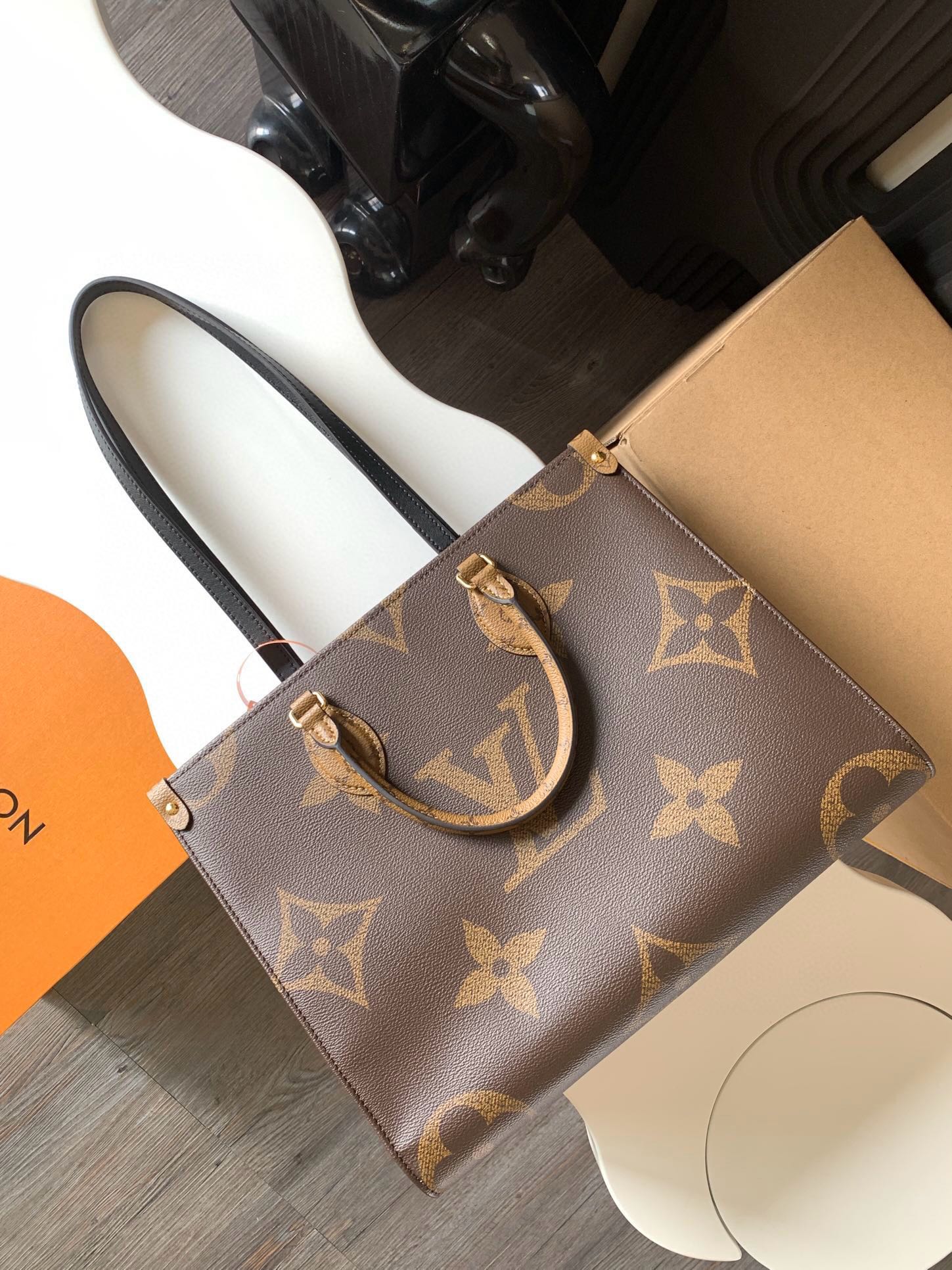 شنطة بقياسين لويس فيتون مونوغرام