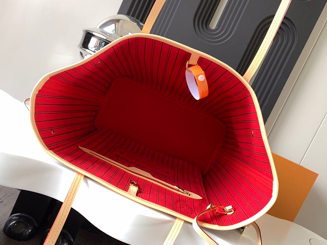 حقبية لويس فيتون نيفرفول باندوليير