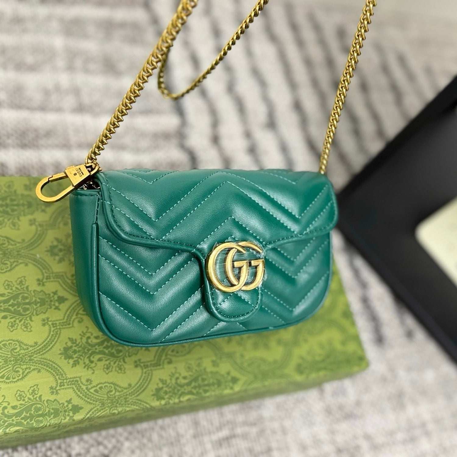 تشيتشي جي جي مارمونت جي جي مارمونت