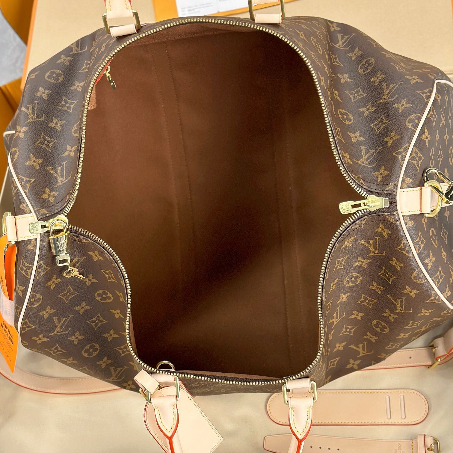 حقبية لويس فيتون كيبال باندوليير 55