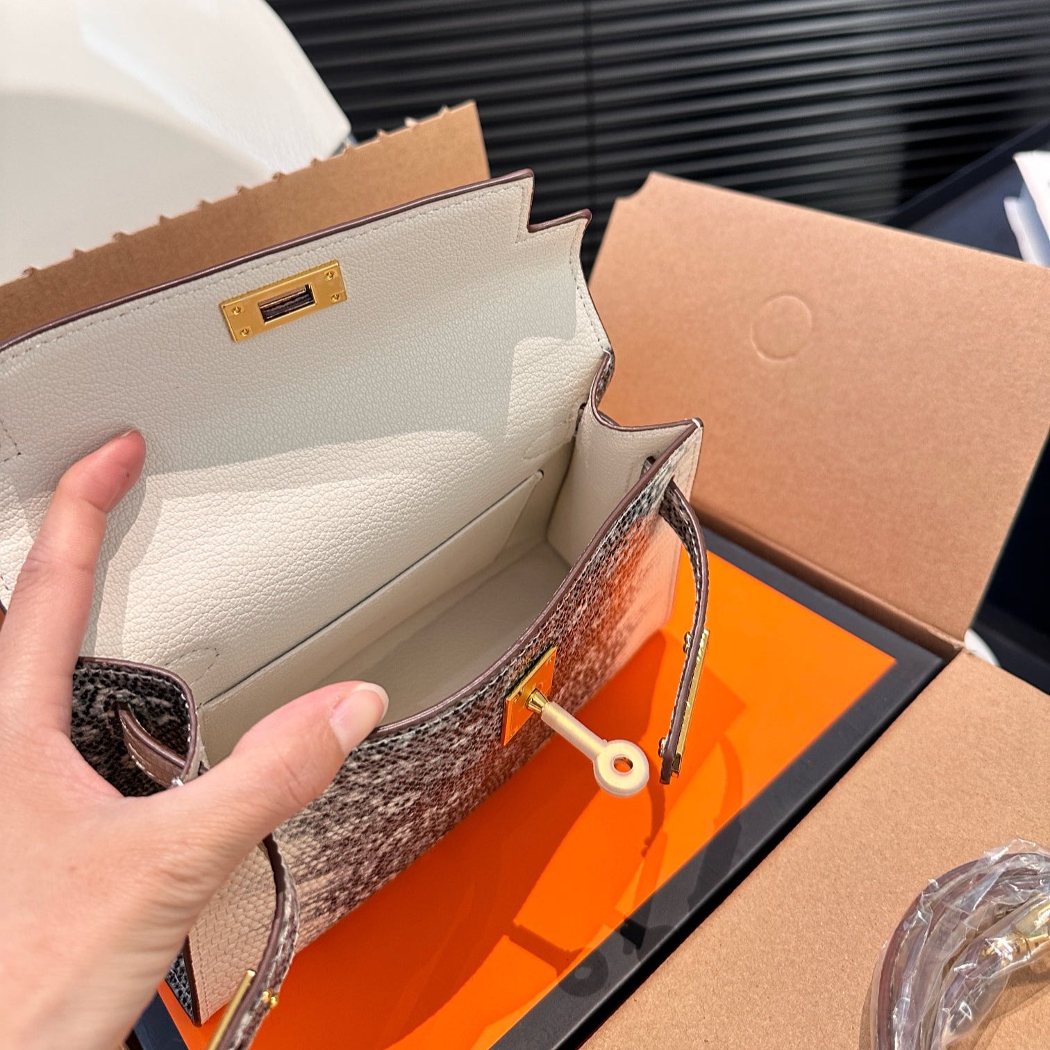 حقيبة هيرمس مصنوعة من جلد السحلية للنساء مصنوعة من نسيج كيلي