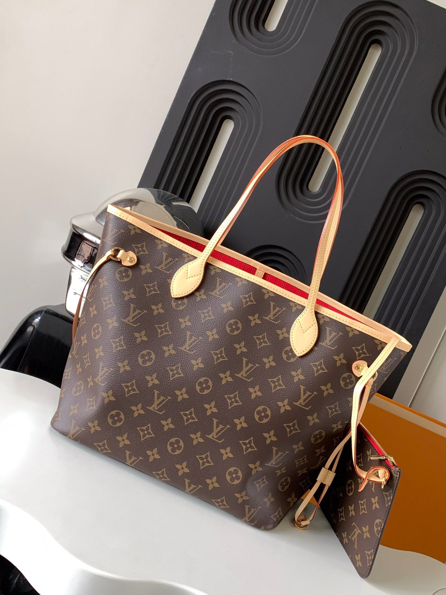 حقبية لويس فيتون نيفرفول باندوليير