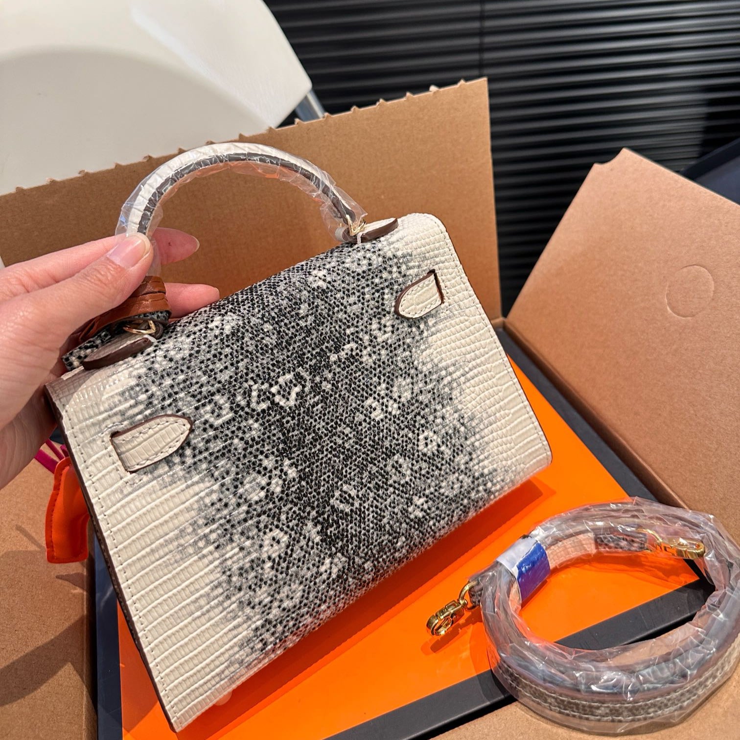 حقيبة هيرمس مصنوعة من جلد السحلية للنساء مصنوعة من نسيج كيلي